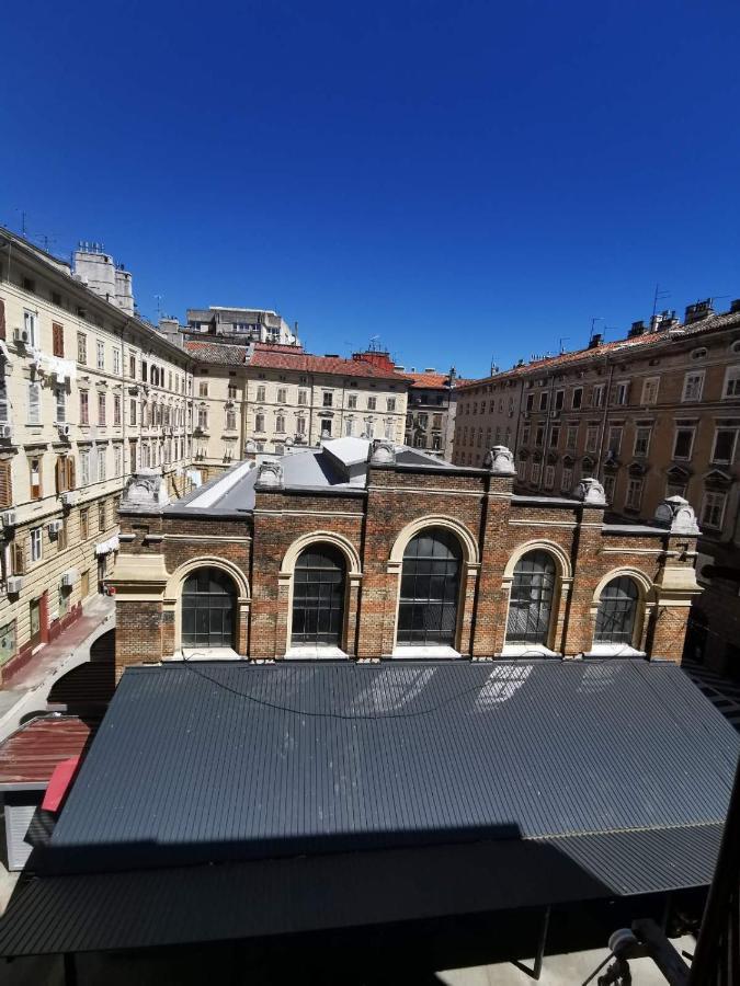 Market & Art Square Place Rijeka Luaran gambar