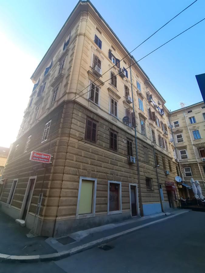 Market & Art Square Place Rijeka Luaran gambar