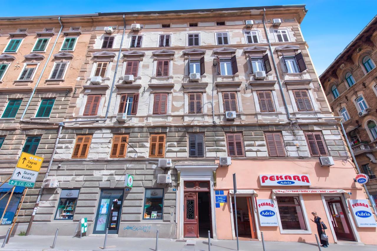 Market & Art Square Place Rijeka Luaran gambar